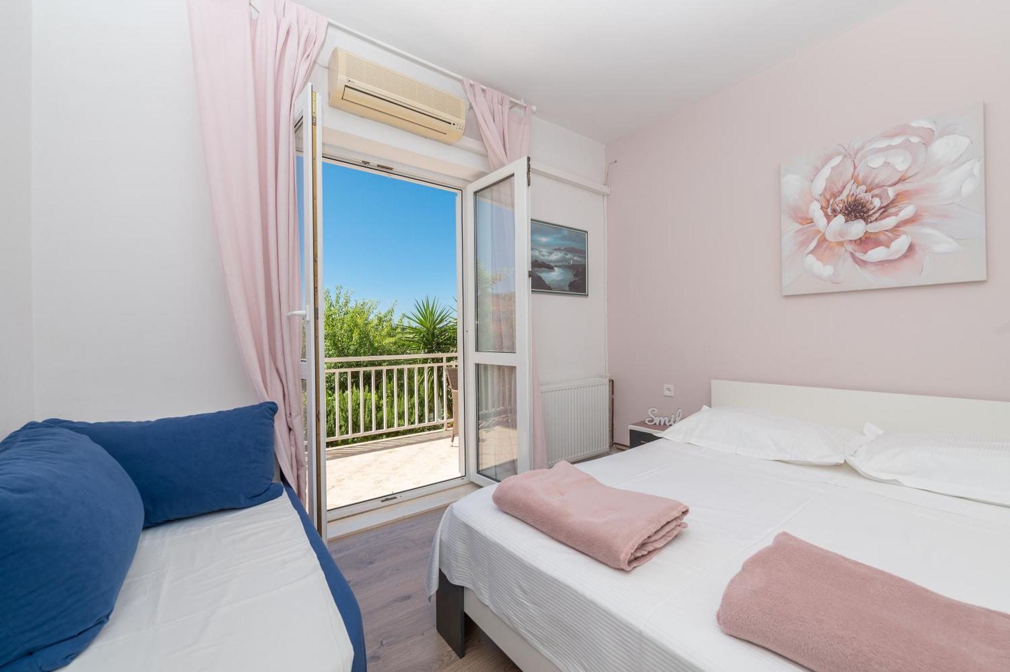Sani Apartment *