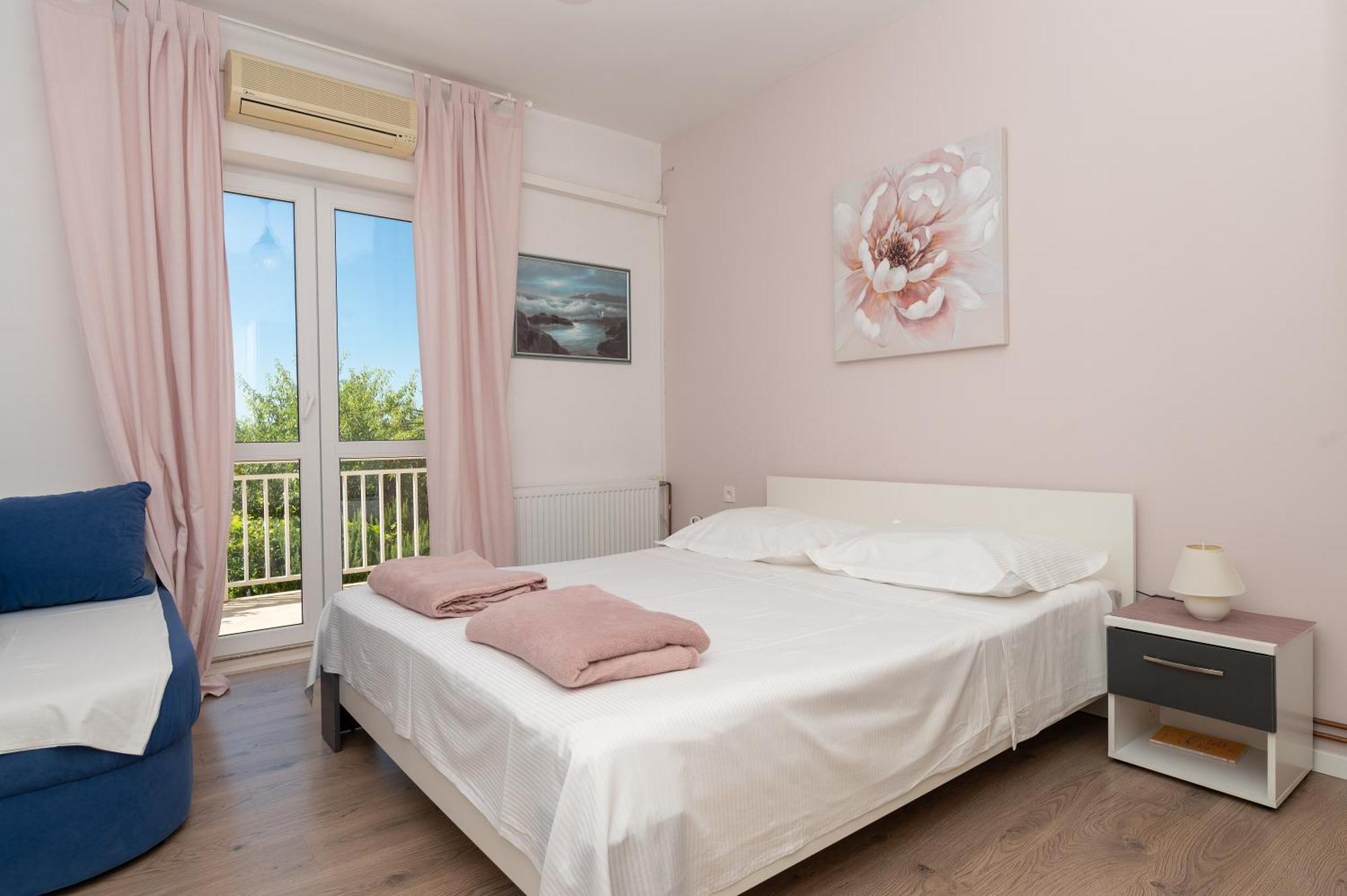 Sani Apartment *